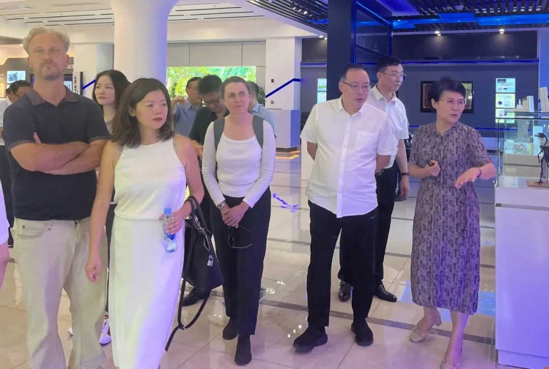 英国剑桥大学Clare Bryant教授11