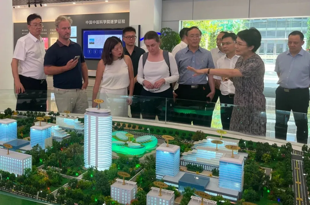英国剑桥大学Clare Bryant教授12