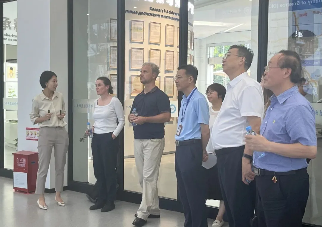 英国剑桥大学Clare Bryant教授13